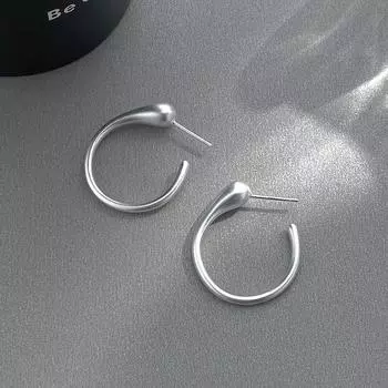 Матовые серьги в форме буквы С Матовая текстура Персонализированные модные простые серьги Линии Полукруглые серьги