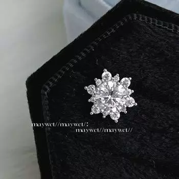 Maywct Flash Snowflake Zircon Cool Fancy Exquisite Niche Style Titanium Steel Flats Thread Stud Earrings Otica White single (Rod thick 1.2 * Length 6mm)