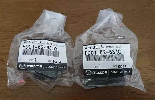 Mazda Genuine Fd3s Rx7 Rear Window lift gate wedges FD01-62-681C Set 2 OEM