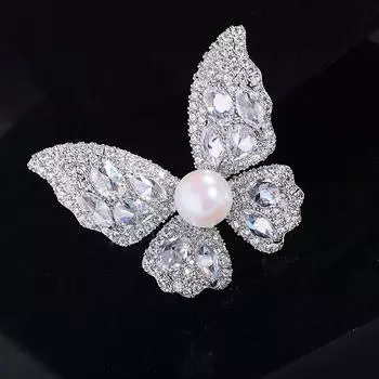 Медная брошь в виде бабочки, насекомого, с жемчугом, слегка инкрустированная ярким цирконием, жемчужный корсаж для женского костюма высшего качества золотой
