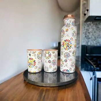 Медная бутылка для воды 1 л | Медная бутылка для воды с набором стаканов | Работа Минакари | 100% чистая | Герметичная | 2 стакана для воды по 300 мл каждый