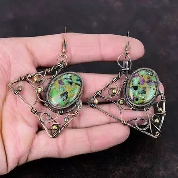 Медные рубиновые серьги с цоизитом Серьги из медной проволоки Дизайнерские серьги Ювелирные изделия ручной работы Серьги из натурального драгоценного камня Медные украшения для подарка