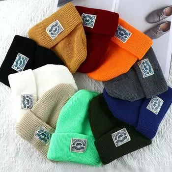 Медведь Соответствующий крючком дизайн одежды меньшинства Женская шапка Skullies Вязание шапочка корейский стиль шапка белый