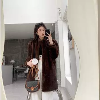 Меховая куртка женская зимняя средняя и длинная с маленьким круглым вырезом 2024 новая меховая интегрированная экологически чистая плюшевая норковая шуба S 85-115 catties темно-коричневого