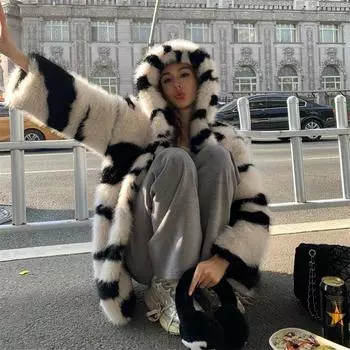 Меховое пальто в стиле ретро с принтом зебры для женщин, зимняя новинка, свободный и высококачественный кардиган, капюшон с принтом зебры, экологически чистый мех ONE SIZE чёрный/белый