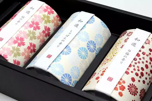 Мемориал, независимо от того, когда вы его отправите, вы можете подарить его в виде белых цветков сливы с подарком, напечатанным на вспоминании усопшего с ароматом 3