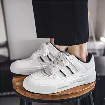 Men s shoes 2024 new summer low-top lightweight breathable soft-soled white shoes youth leisure sports trend board shoes 39