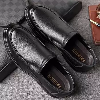 Men s shoes are popular in autumn. The first-layer cowhide casual leather shoes have soft soles for one foot. Middle-aged and elderly soft leathe 38 темно-коричневого