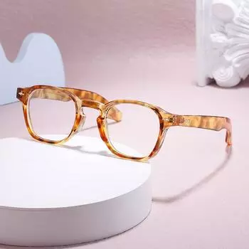 Men With Plain Round Frame Glasses Can Be Equipped With Myopia Optical Frames, And Men With Flat Glasses.