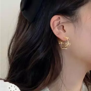 Metal Empty Bow Stud Earrings Female Niche Design Sense Simple And Elegant High-End Fashion Versatile Earrings