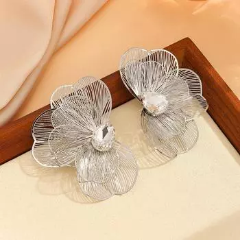 Metal Engraving Butterfly Crow s Feet Multi-layer Glass Drill European and American Style Left and Right Women s Earrings серебряный