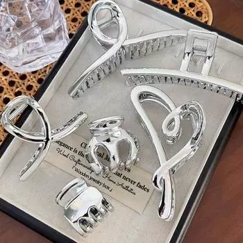 Metal Hair Claws Silver Color Heart Shaped Barrettes Claw Clips for Women Hair Clips Headwear Female Hair Accessories Headdress 4cm*3.5cm*3.9cm