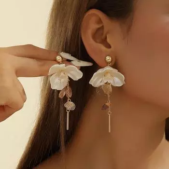 Металлическая гравировка «Гусиные лапки», цепочка из искусственного жемчуга, колышущаяся на ветру, европейские и американские женские серьги