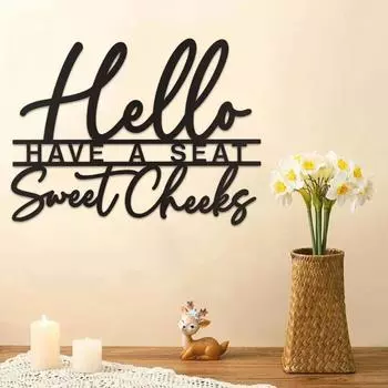 Металлическая табличка Hello Sweet Cheeks: Черный декор ванной комнаты для шикарных домов. Очаровательный металлический знак: «Hello Sweet Cheeks» для современного декора. чёрный