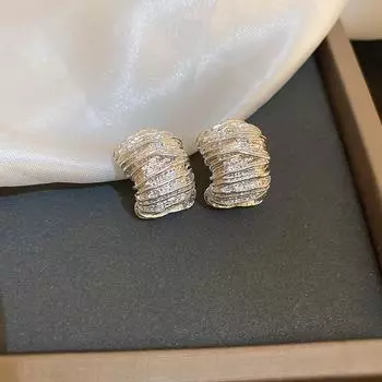 Металлические плиссированные изогнутые серьги