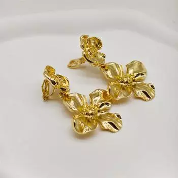 Металлические серьги-цветы без пирсинга. Модные преувеличенные серьги. Роскошные серьги для женщин.