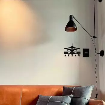 Металлический держатель для ключей в виде самолета, настенный декор для дома - искусство в виде самолета для гостиной, спальни, художественное оформление и функциональный декор чёрный