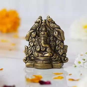Металлический ручной работы Золотой идол Господа Ганеши на троне с павлиньим дизайном - Декоративная религиозная статуэтка Бога для дома