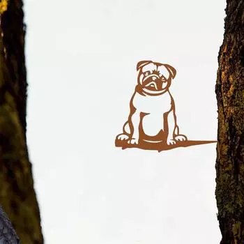 Металлический силуэт мопса с надписью «Щенок любит» — украсьте свой дом этим прекрасным произведением искусства. Идеально подходит для деревенских и мопсовых пород.. Стильный знак собаки чёрный