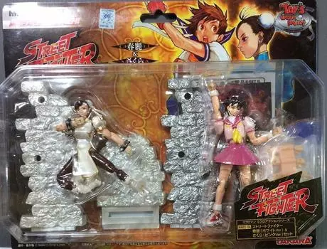 Microman Street Fighter Chun-Li (white ver.) & Sakura (pink ver.)
