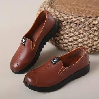 Middle-aged and elderly women s shoes spring new leather surface casual outdoor shoes single shoes low-top soft sole one-pedal comfortable 35