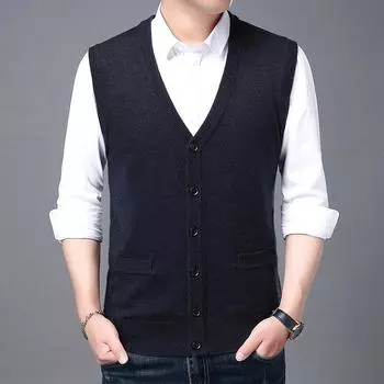 Middle-aged Men s Cardigans with Wool Vests Are Fashionable and Casual, and Their Father s Vest Tops, Sweaters and Vests Are Worn Inside. 165