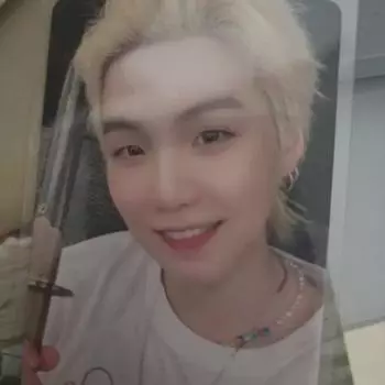 Микрокосм БТС Глоу Шуга Фотокарточка Блю-рей Блюр