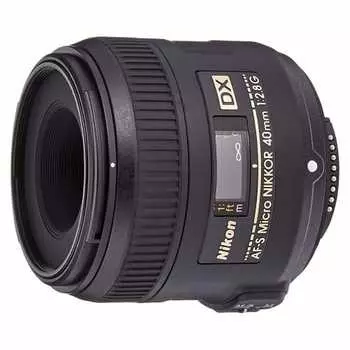 Микрообъектив Nikon с одним фокусом AF-S DX Micro NIKKOR 40 мм f/2.8G только для формата Nikon DX
