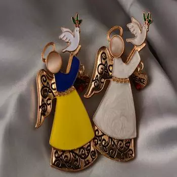 Милая брошь Ins Wind with Wings Angel Holding Bird Personality жёлтый