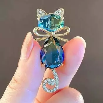 Милая брошь в виде кошки с синим кристаллом, модная универсальная булавка для котенка, аксессуары для костюма, корсажная одежда