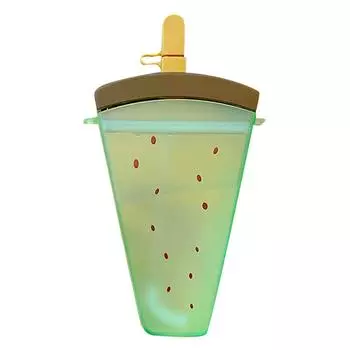 Милая бутылка ледяной воды с арбузом и соломой, герметичная пластиковая чашка для напитков