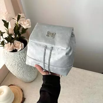 Милая и крутая женская сумка с бантом 2024 года, новая простая иностранная текстура, цепочка, модный нишевый дизайн, универсальный рюкзак чёрный