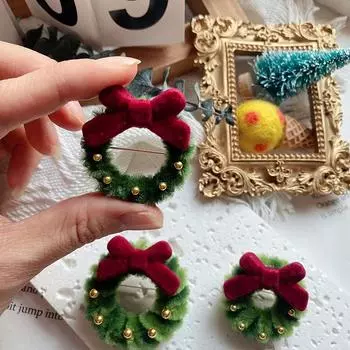Милая и плюшевая рождественская женская брошь с красным бантом, рождественский венок, женская брошь, ювелирные аксессуары