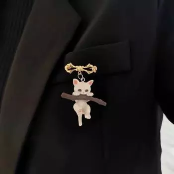 Милая мультяшная кошка, объемная брошь, держащая ветки, высококачественная универсальная простая одежда, антибликовая булавка, ювелирное украшение