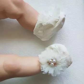 Милая повязка на голову для малыша с жемчужными бантиками, комплект носков, нескользящие хлопковые носки, кружевная повязка для волос с цветком для новорожденного, тюрбан, аксессуары для волос для девочек