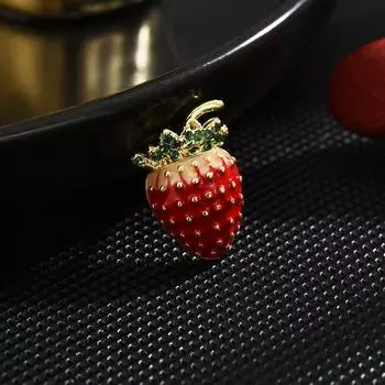 Милая японская брошь в виде клубники, персонализированная пряжка с фруктами, антибликовая, маленькая ароматная булавка от ветра, модные аксессуары красный