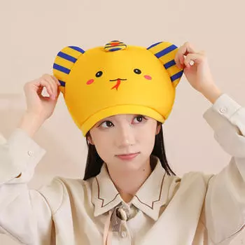 Милая шапка в виде головы змеи в честь года костюма