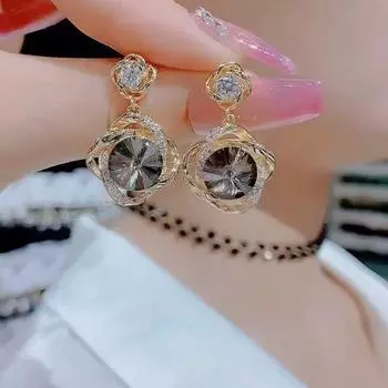 Mild Luxury Retro Classy Crystal Niche Style Design Sense Earrings Gold