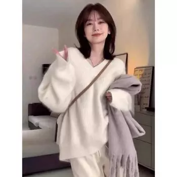 Milk Fufu White V-neck Raccoon Velvet Sweater Knitwear White S