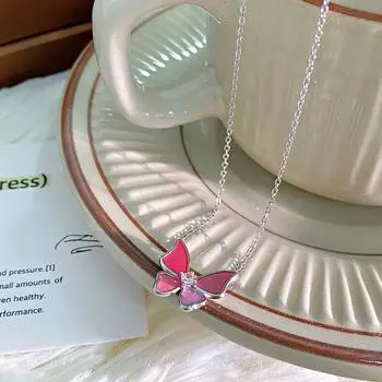 Милое и свежее ожерелье с розовой бабочкой в лесном стиле, нишевый дизайн, универсальная повседневная цепочка на ключицу