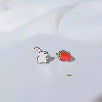 Милые девчачьи асимметричные серьги в виде маленьких животных в японском и корейском стиле с нишевым дизайном