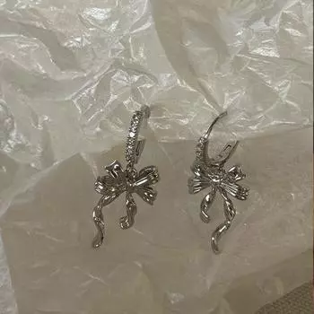 Милые и классные серьги-гвоздики с металлической пряжкой из циркония и бантом для женщин, элегантные, легкие, роскошные, темпераментные серьги