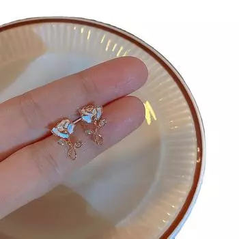 Милые и классные серьги-розы. Супер сказочный дизайн. Нишевые серьги высокого класса.