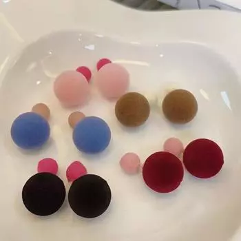 Милые и милые плюшевые разноцветные серьги-гвоздики с уникальным дизайном чёрный