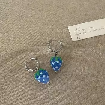 Милые и симпатичные серьги-пряжки в виде голубой клубники, женские, легкие, роскошные, нишевые, ретро, элегантные, модные, универсальные серьги