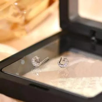 Милые маленькие серьги-звездочки Супер мини-серьги Четырехцветные серьги-звездочки Niche Design Sense