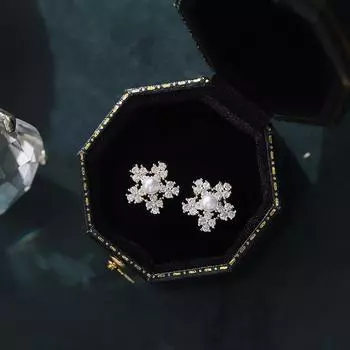 Милые маленькие свежие цветочные серьги для женщин, новые уникальные и модные зимние серьги нишевого дизайна