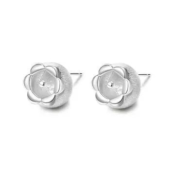 Милые маленькие свежие серьги-цветы ландыша, серьги-бутоны цветов в стиле Нового года и лета