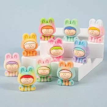 Милые мультяшные куклы из смолы, подвески, креативные украшения для дома и автомобиля, аксессуары, светящиеся градиентные цветные украшения для кукол, подарки 1PCS