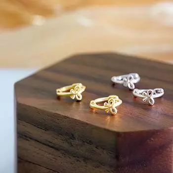 Милые серьги-бантики для женщин. Простые и универсальные серьги в нишевом дизайне.